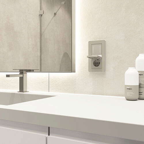 Розетка влагозащ. с зазем. с защит. крышкой и шторками Werkel W1271204 Дымчатый матовый