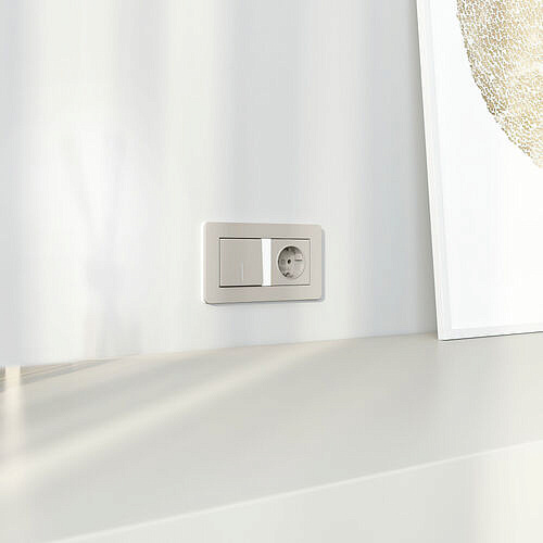 Розетка влагозащищенная с заземлением и шторками Werkel W1271104 Дымчатый матовый