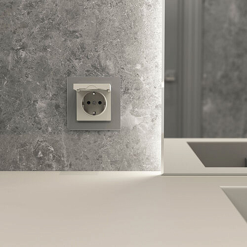 Розетка влагозащ. с зазем. с защит. крышкой и шторками Werkel W1271204 Дымчатый матовый