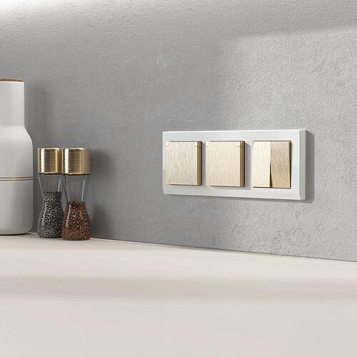 Розетка влагозащ. с зазем. с защит. крышкой и шторками Werkel W1171210 Шампань рифленый