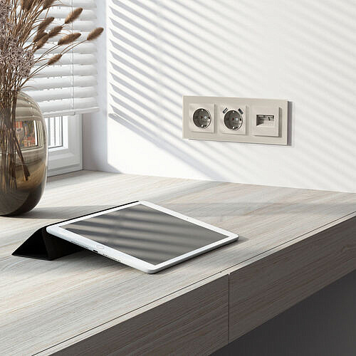 Розетка влагозащищенная с заземлением и шторками Werkel W1271104 Дымчатый матовый